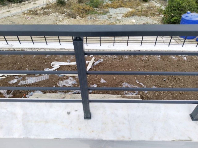 Mersin Zaferpen Balkon Korkuluk